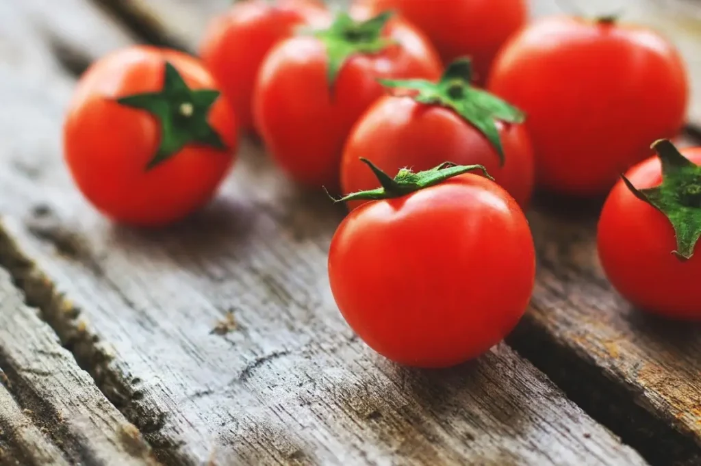 Non mangiare mai pomodori crudi se soffri di acidità Non mangiare mai pomodori crudi se soffri di acidità