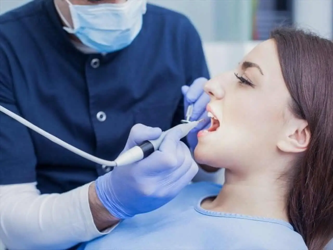 Come rimuovere il tartaro rapidamente con un rimedio naturale approvato dai dentisti Immagine selezionata