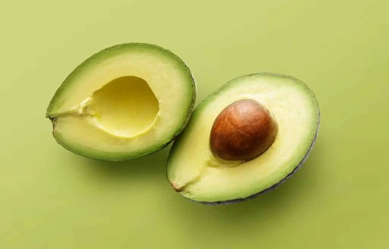 Avocado: il frutto alleato di cuore e glicemia! Tutti i benefici da conoscere Immagine selezionata