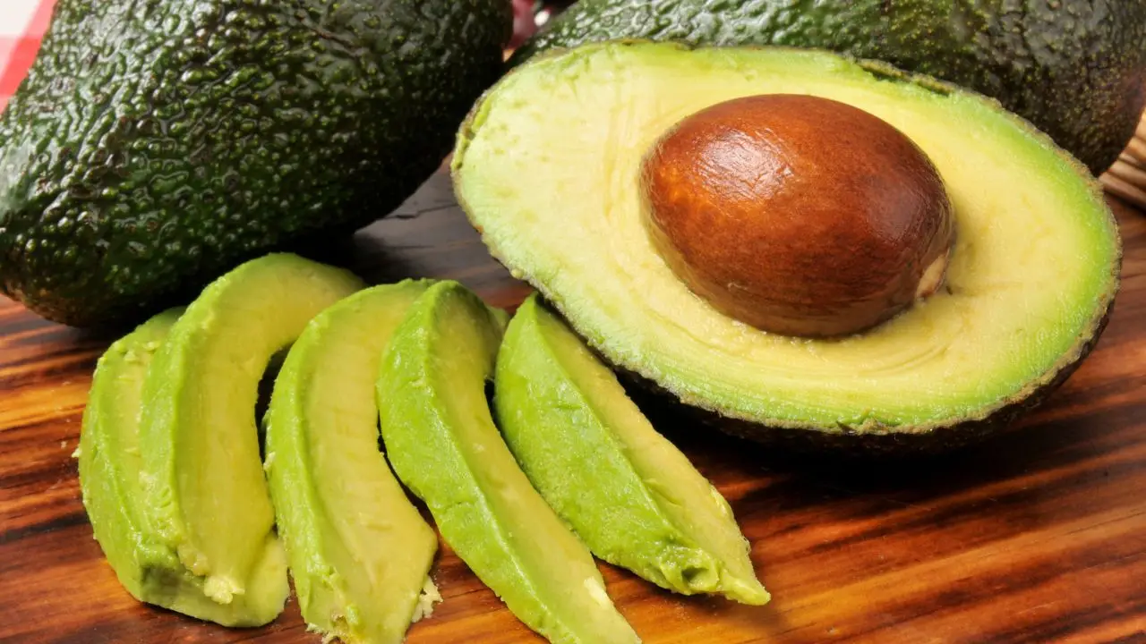 Avocado: il frutto alleato di cuore e glicemia! Tutti i benefici da conoscere Immagine selezionata