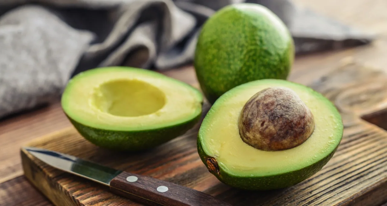 Avocado: il frutto alleato di cuore e glicemia! Tutti i benefici da conoscere Immagine selezionata