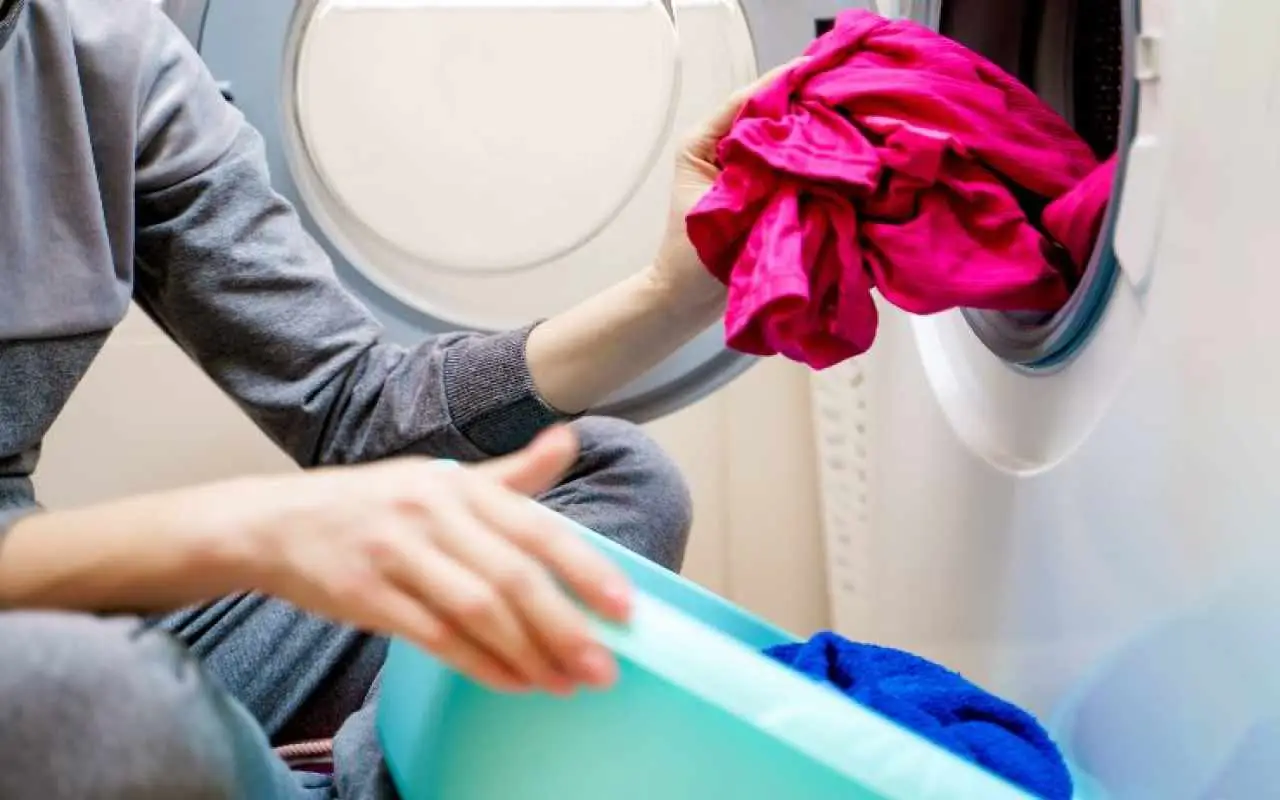 Il metodo di lavaggio poco conosciuto che garantisce vestiti perfettamente puliti Immagine selezionata