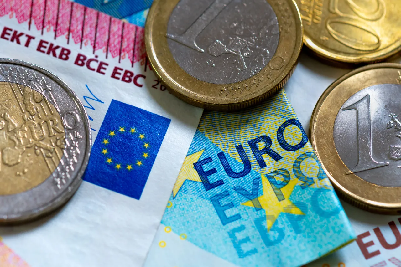 Pagamenti digitali pronti a rivoluzionare il modo in cui spendiamo, abbandonando contanti e carte Immagine selezionata