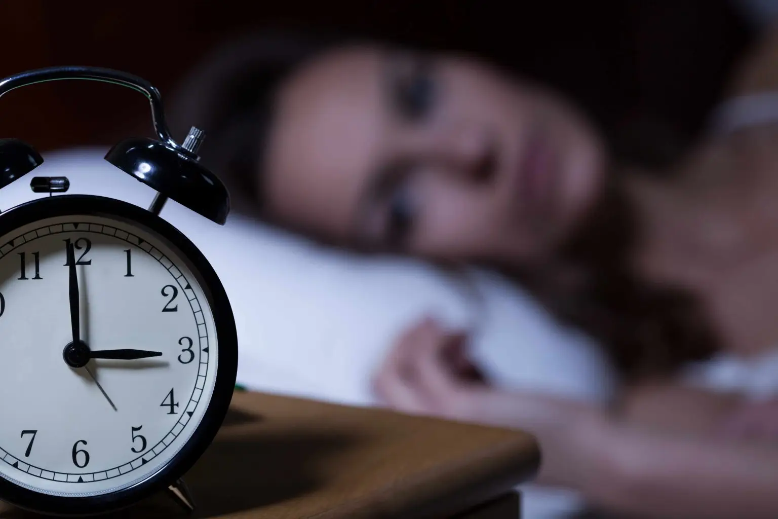 Gli alimenti da evitare a cena per non compromettere il sonno Gli alimenti da evitare a cena per non compromettere il sonno