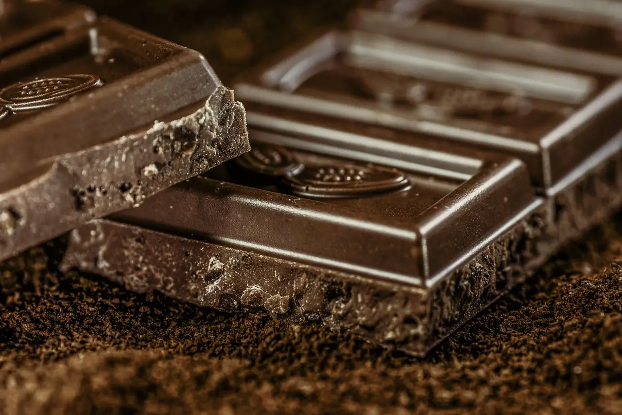 Come mangiare il cioccolato fondente per fare bene al cuore Come mangiare il cioccolato fondente per fare bene al cuore